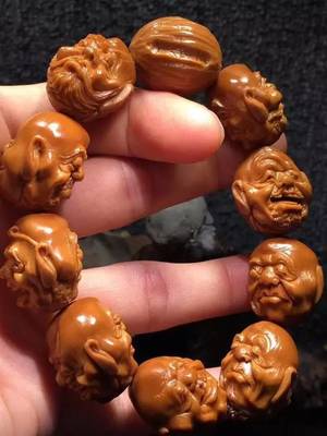 核雕与落款 橄榄核艺术中孰轻孰重？