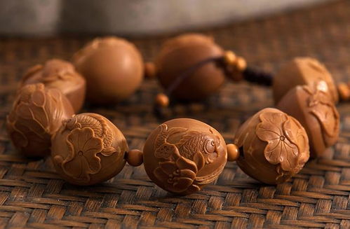 匠心于核，万物生辉——记橄榄核雕大师穆丹