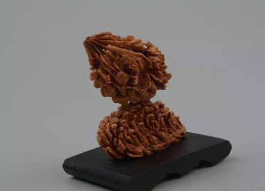 每日一匠 | 孙业刚 方寸之间，雕琢匠心——探访潍坊宫廷核雕第六代传人